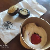 Trifle met aardbeien en brownies 😋❤️ at Starfish Deli in Antwerpen