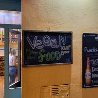 Gut gekennzeichnete vegane Produkte 👍  at Anchoita del Pana in Malaga