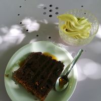 Chocolate peanut cake at Délices Veggies in Metz