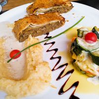 Tofu Wellington with mashed potatoes and roasted vegetables at Délices Veggies in Metz