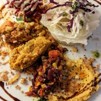 Combination of several dishes with rice (gluten-free) at Délices Veggies in Metz