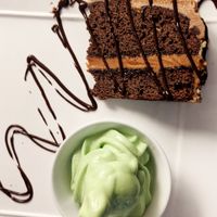 Speculoos-chocolate cake with pistachio ice cream at Délices Veggies in Metz