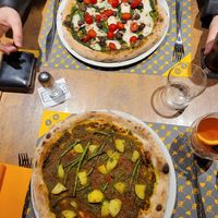yummy vegan pizza options😋 at Farina & Co in Bergamo