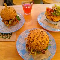 Mushroom burger + nachos at Greenway in Leuven