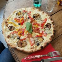 vegan pizza at Happiz - Sablons in Paris
