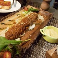 Pepperoni de tempê acebolado com mostarda dijon at Emporio Gourmet in Joao Pessoa