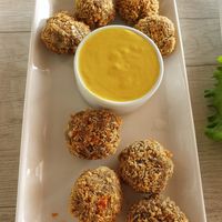 Nuggets with sauce at Restaurant Paracas in Paracas