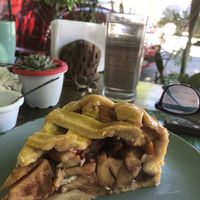 Vegan apple pie 🔥 at Nomada Organics & Gourmet in La Paz