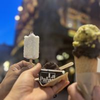 Sugar free vegan popsicle, vegan chocolate scoop, vegan chocolate & vegan mint chocolate cone   at Gelateria Palau in Barcelona