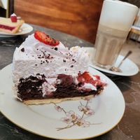 Vegane Torte mit Hafer-Latte at Cafe Sahneweiss in Bonn