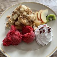 Veganer Apple Crumble   at Cafe Sahneweiss in Bonn