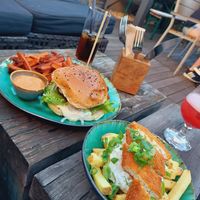 Classic burger & vish & chips + cocktails at Bidges & Sons Reeperbahn in Hamburg