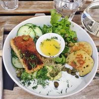 Bol vegan - tofu façon poisson pané et quinoa  at Le Labo in Lyon
