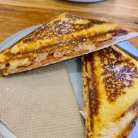 Home-made baked beans, vegan ham, and cheese 🫘 at Union Kiosk in Melbourne