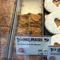 small vegan label in the top right corner on most pastries at Profanter in Bressanone