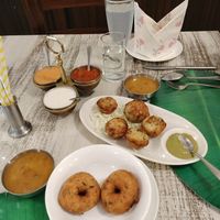 Gulliyappa y Medhi Vadai at Dasaprakash in Jaipur