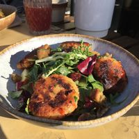 Chickpeas and legumes patties with salad at Terrarea in Matosinhos