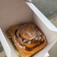 Vegan cinnamon roll at Demasie in Barcelona