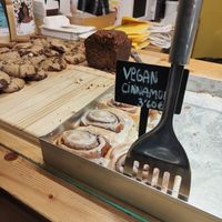 Vegan cinnamon roll at Demasie in Barcelona