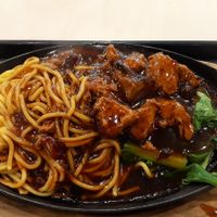 Hotplate mushroom chicken noodles at T-Vege 德素 in East Singapore