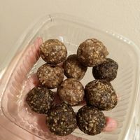 Date balls at Rekalibracija Veganski in Novi Sad