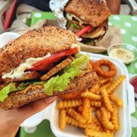 Tofu burger at Rekalibracija Veganski in Novi Sad