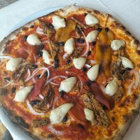 "pulled pork", peppers, vegan cheese, beans, onions at Ecosteria Parco Santi Angeli in Santi Angeli