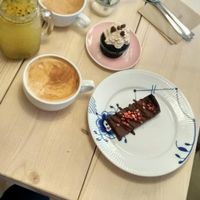 ?Yummy lemonade, espresso with steamed oatly, choco cupcake and brownieee  at Yellow Rose in Copenhagen