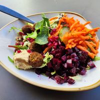 Falafel bowl at Dean & David - Bleicherweg in Zurich