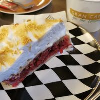 Vegane Johannisbeer-Baiser-Torte at Gelateria Gran Caffe in Bruchsal