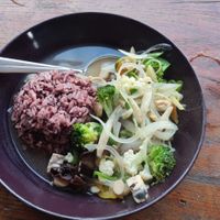 Mixed veg and rice at Bom Bowls in Pai