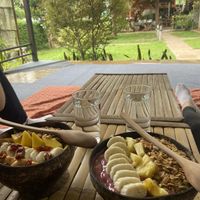 Papaya-Dattel-Bowl und lychee Minze   at Bom Bowls in Pai