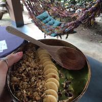 Green smoothie bowl at Bom Bowls in Pai