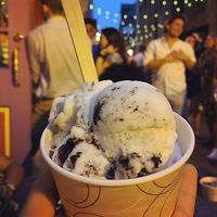 Vegan cookies and cream  at Bank Street Creamery in Easton