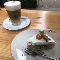 Veganer Zitronenkuchen mit Mohn at Cafe Brooks in Hamburg
