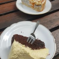 Brownie-Mango-Mousse and Apricot-Poppyseed-Crumble at Cafe Brooks in Hamburg