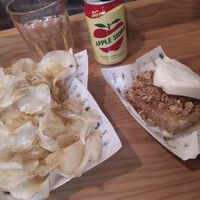 Mandioca chips, tofu bao e sidra at Bao's in Porto