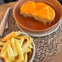 GF Francesinha at O Porto dos Gatos in Porto