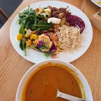 Buffet de comida vegana y sopa de zanahoria at DaTerra - Mercado Beira Rio in Vila Nova De Gaia