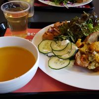 Soup, iced tea and buffet at DaTerra - Mercado Beira Rio in Vila Nova De Gaia