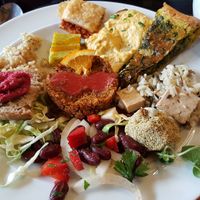 You can take a bit of everything at DaTerra - Mercado Beira Rio in Vila Nova De Gaia