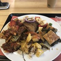 Can fill your plate with as much food as u want at DaTerra - Mercado Beira Rio in Vila Nova De Gaia