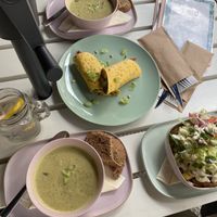 Vegan soep & wrap, vega kapsalon (kan vegan gemaakt worden) at Effe Anders in Winterswijk