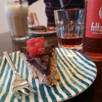 Dadle tart, multifruit drink, oat milk hot chocolate at Effe Anders in Winterswijk