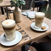 Op terras in de zon at Effe Anders in Winterswijk