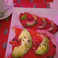 Tomate y aguacate #Veganuary at Freedom Cakes Bakery in Madrid