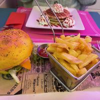 Hamburguesa KFV  at Freedom Cakes Bakery in Madrid