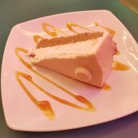 White chocolate cake at Freedom Cakes Bakery in Madrid