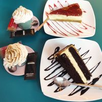 Peanut & choco cake 9/10; cheesecake 7/10 at Freedom Cakes Bakery in Madrid