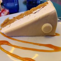 White chocolate cake at Freedom Cakes Bakery in Madrid